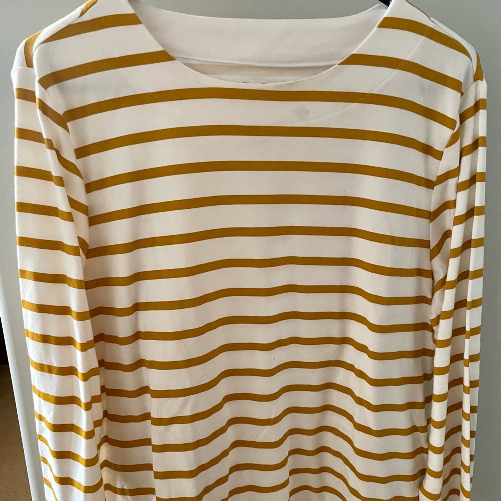 Croft and barrow extra large long sleeve gold and white heavyweight T